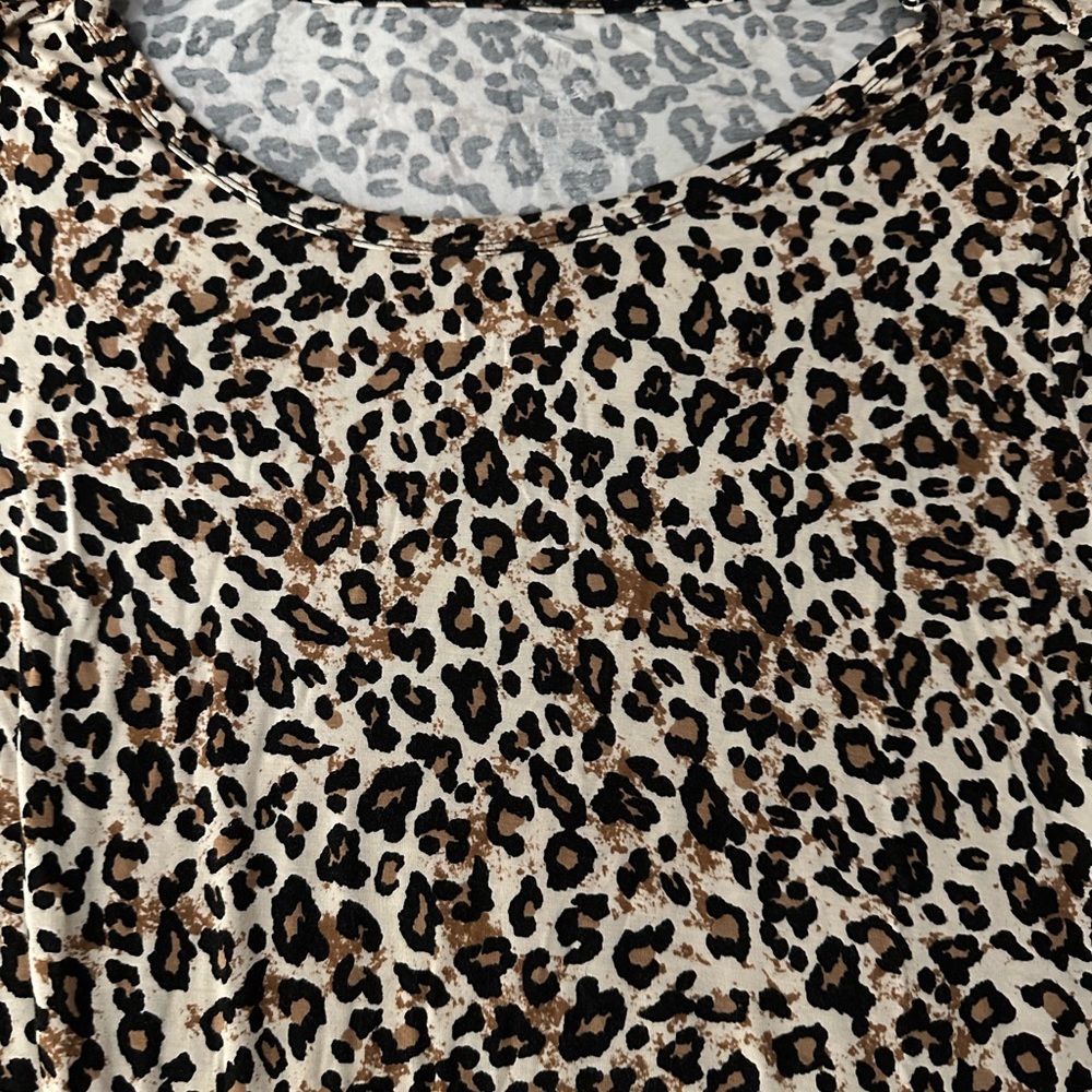 Size XXL leopard print stretchy long sleeve t-shirt. Slinky material